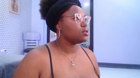 Snapshot of makena_gh chatting on February 5, 3:23 am makena online show from February 5, 3:23 am