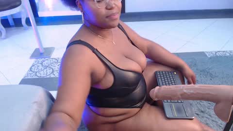 Snapshot of makena_gh chatting on February 6, 9:11 am makena online show from February 6, 9:11 am