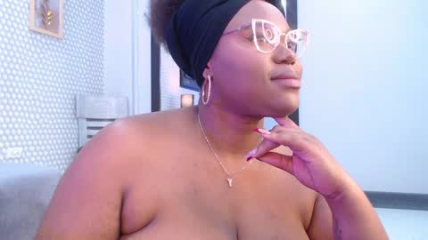 Snapshot of makena_gh chatting on February 8, 3:08 am makena online show from February 8, 3:08 am
