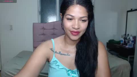Snapshot of makennaa_1 chatting on June 15, 10:28 am MAKENNAA online show from June 15, 10:28 am