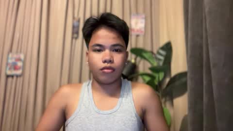 Snapshot of makeyoumineee chatting on April 10, 8:52 am makeyoumineee online show from April 10, 8:52 am