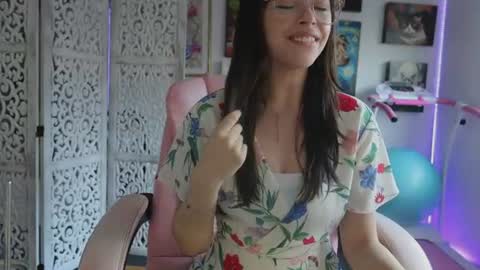 Snapshot of makiyahbelle2 chatting on June 22, 5:59 am MakiyahBelle online show from June 22, 5:59 am