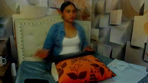 Snapshot of malaika_chalo chatting on August 3, 4:44 pm M A L A I K A online show from August 3, 4:44 pm