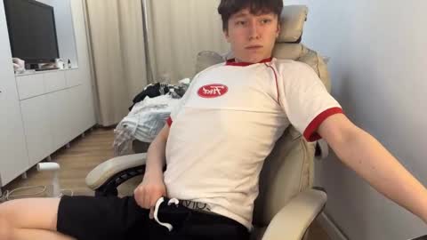 Snapshot of malcolm_yang chatting on October 27, 1:37 pm Tom and Mark 3 online show from October 27, 1:37 pm