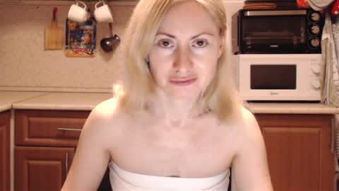 Snapshot of malenamila chatting on October 18, 9:26 pm Malena online show from October 18, 9:26 pm