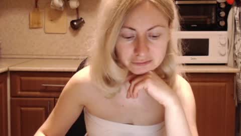 Snapshot of malenamila chatting on April 24, 9:28 pm Malena online show from April 24, 9:28 pm