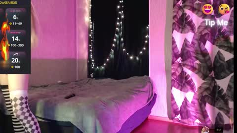 Snapshot of mali_sia chatting on November 30, 11:53 pm Mischelle online show from November 30, 11:53 pm