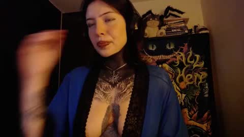 Snapshot of maliceinwonderland25 chatting on November 3, 3:52 am Alice Asylum online show from November 3, 3:52 am