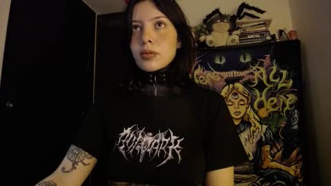 Snapshot of maliceinwonderland25 chatting on November 4, 3:27 am Alice Asylum online show from November 4, 3:27 am