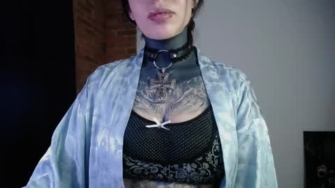 Snapshot of maliceinwonderland25 chatting on May 21, 1:12 am Alice Asylum online show from May 21, 1:12 am