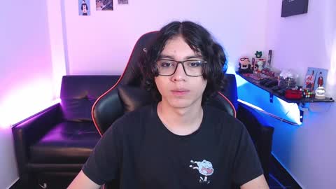 Snapshot of malik_harrison_ chatting on December 15, 3:53 pm Malik online show from December 15, 3:53 pm