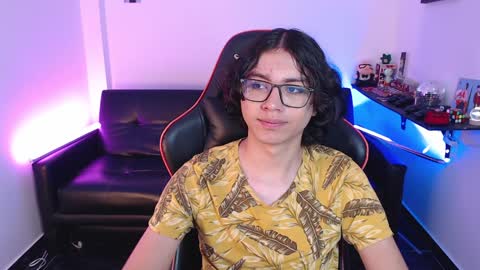 Snapshot of malik_harrison_ chatting on December 17, 5:58 pm Malik online show from December 17, 5:58 pm