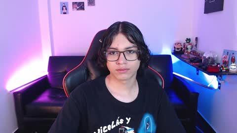 Snapshot of malik_harrison_ chatting on December 18, 2:49 pm Malik online show from December 18, 2:49 pm