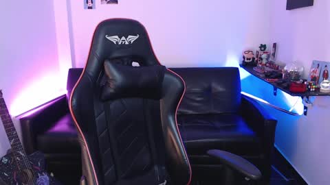 Snapshot of malik_harrison_ chatting on December 18, 5:52 pm Malik online show from December 18, 5:52 pm