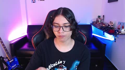 Snapshot of malik_harrison_ chatting on January 4, 3:17 pm Malik online show from January 4, 3:17 pm