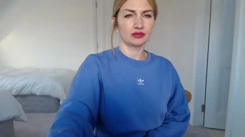 mallinia online show from February 4, 3:57 pm