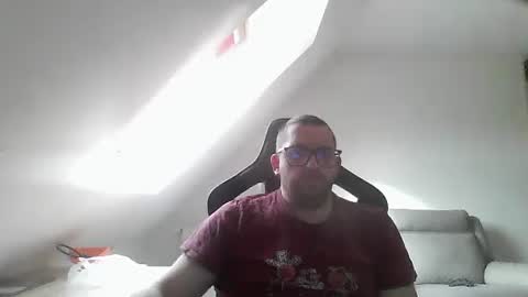 Snapshot of malou2927 chatting on December 2, 1:24 pm breton online show from December 2, 1:24 pm