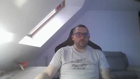 Snapshot of malou2927 chatting on December 5, 8:33 am breton online show from December 5, 8:33 am