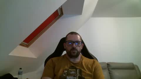 breton online show from May 3, 8:37 pm