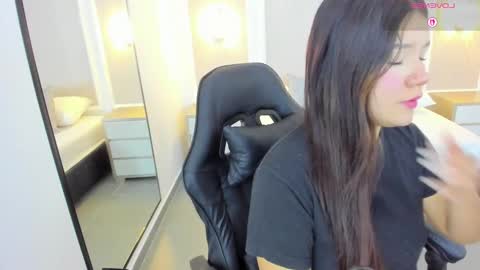 M A L U online show from October 1, 3:01 am