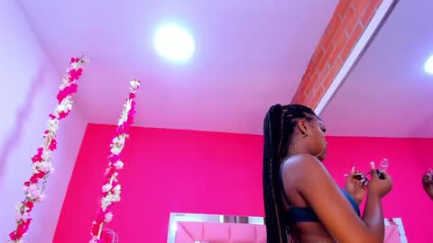 Snapshot of malu_horny_69 chatting on December 1, 4:29 pm Melanie online show from December 1, 4:29 pm