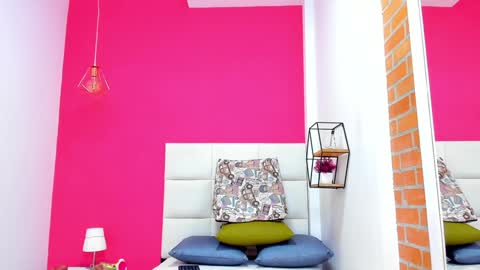 Snapshot of malu_horny_69 chatting on December 4, 5:44 pm Melanie online show from December 4, 5:44 pm