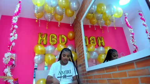 Snapshot of malu_horny_69 chatting on December 6, 3:22 pm Melanie online show from December 6, 3:22 pm