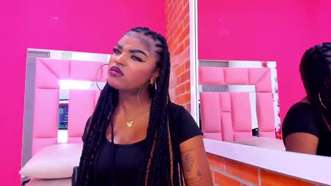 Snapshot of malu_horny_69 chatting on December 14, 7:25 pm Melanie online show from December 14, 7:25 pm