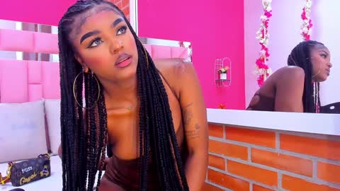 Snapshot of malu_horny_69 chatting on December 18, 8:14 pm Melanie online show from December 18, 8:14 pm