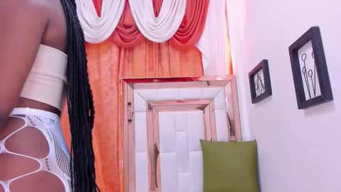 Snapshot of malu_horny_69 chatting on February 9, 8:02 pm Melanie online show from February 9, 8:02 pm