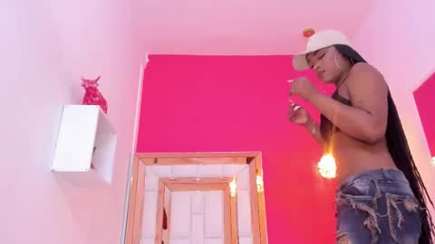 Snapshot of malu_horny_69 chatting on February 14, 7:43 pm Melanie online show from February 14, 7:43 pm