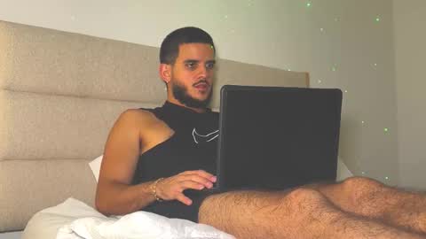 maluma09 online show from October 30, 7:21 am