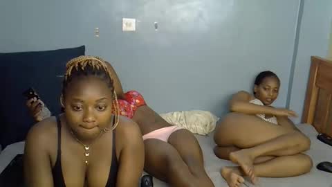 Snapshot of mama_pussie chatting on October 26, 1:17 pm mama_pussie online show from October 26, 1:17 pm