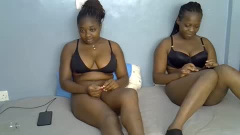 Snapshot of mama_pussie chatting on November 27, 12:51 pm mama_pussie online show from November 27, 12:51 pm