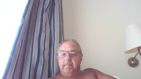 Snapshot of mambow99 chatting on December 29, 9:20 pm OLDMANFREE online show from December 29, 9:20 pm