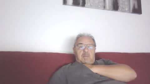 Snapshot of mambow99 chatting on January 19, 1:32 am OLDMANFREE online show from January 19, 1:32 am