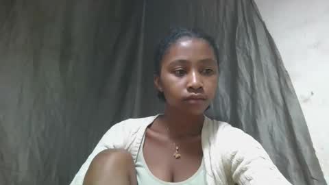 mamieriela online show from April 14, 5:24 am