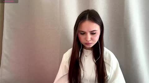 Mia Davis online show from February 28, 8:15 am