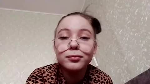 Mia online show from August 1, 10:14 am