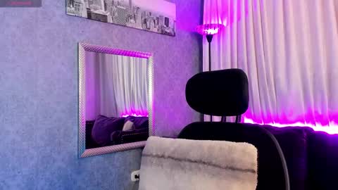   online show from November 20, 9:25 pm