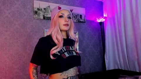 Snapshot of mamushka_ chatting on April 27, 7:56 pm online show from April 27, 7:56 pm