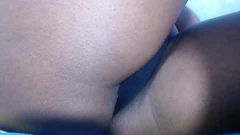 Snapshot of mamy02 chatting on February 4, 3:33 am cristal online show from February 4, 3:33 am