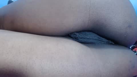 Snapshot of mamy02 chatting on February 20, 8:17 am cristal online show from February 20, 8:17 am