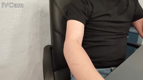 Snapshot of man_liketostroke chatting on June 7, 11:36 am Al online show from June 7, 11:36 am