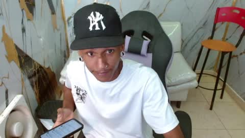 Snapshot of man_sant11 chatting on April 4, 2:47 pm man_sant11 online show from April 4, 2:47 pm