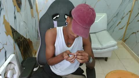 Snapshot of man_sant11 chatting on April 6, 5:47 pm man_sant11 online show from April 6, 5:47 pm