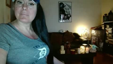 mandaloriangirlsfight online show from April 16, 10:12 pm