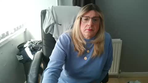 mandy_c online show from April 22, 8:39 am