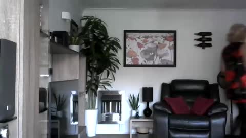 Snapshot of mandy_eyecandy chatting on November 25, 3:12 pm Mandy EyeCandy online show from November 25, 3:12 pm