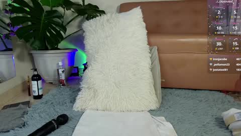 Snapshot of mandy_l33_ chatting on January 13, 1:45 am mandy_l33_ online show from January 13, 1:45 am